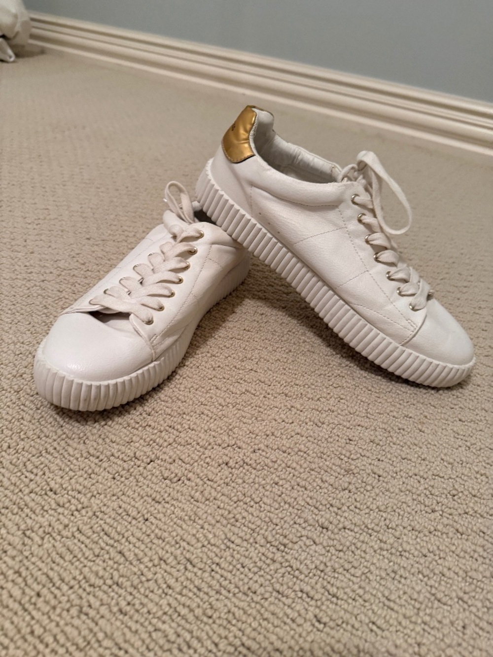 Guess white leather sneaker with gold, size 10
